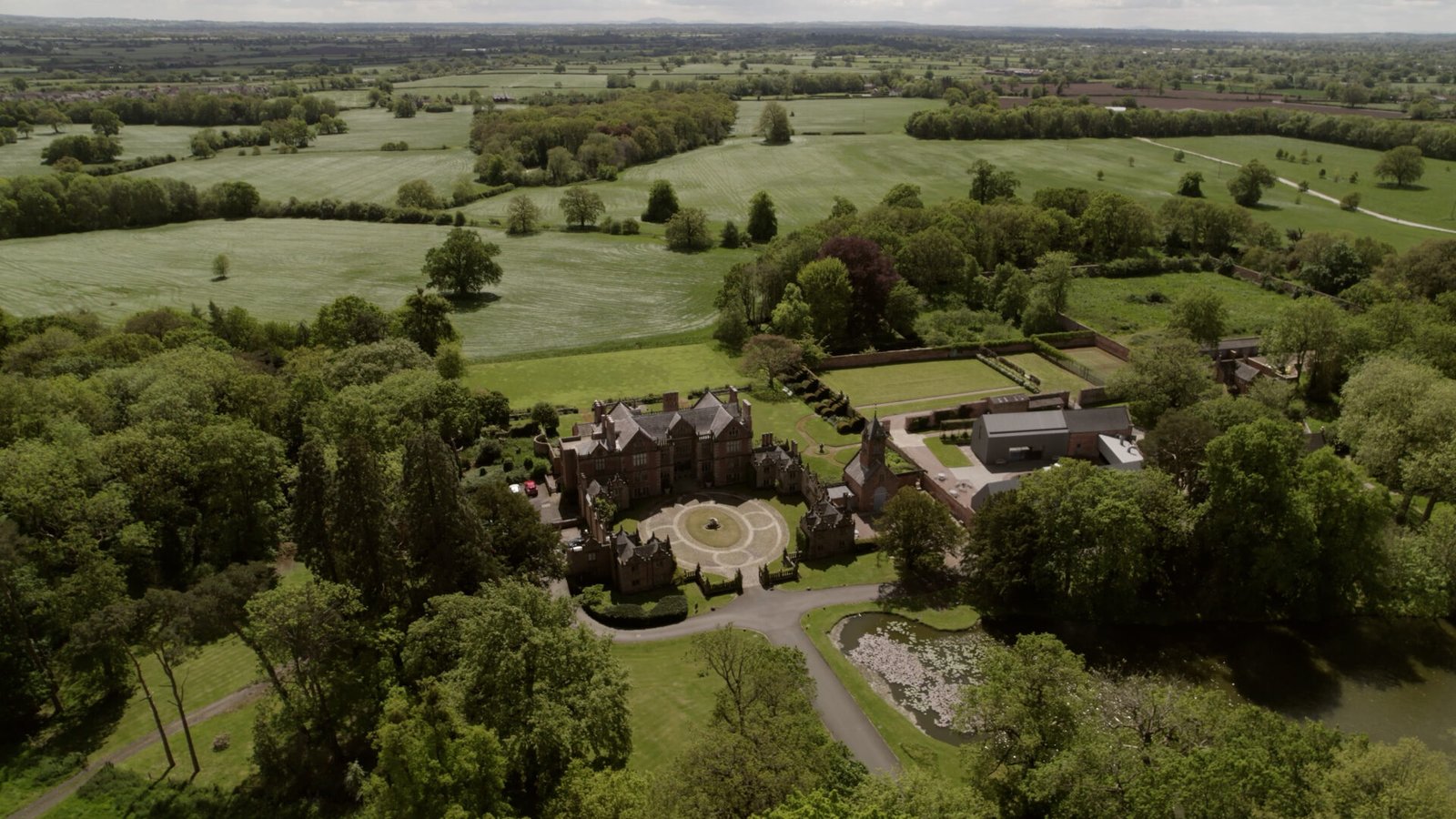 Drone shot of Dorfold Hall, a Jacobean wedding venue near Nantwich